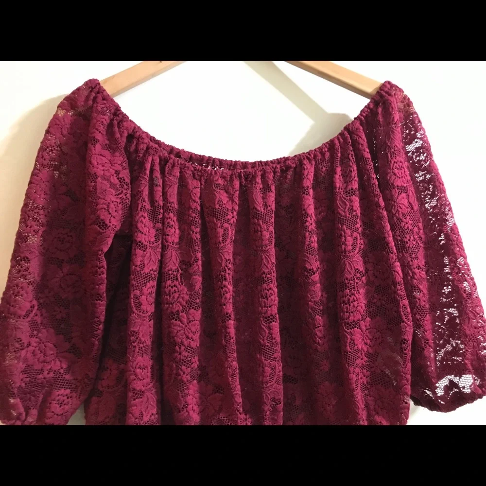 Garage Maroon Crop Top Lace Rose Pattern Size Large - Picture 3 of 5